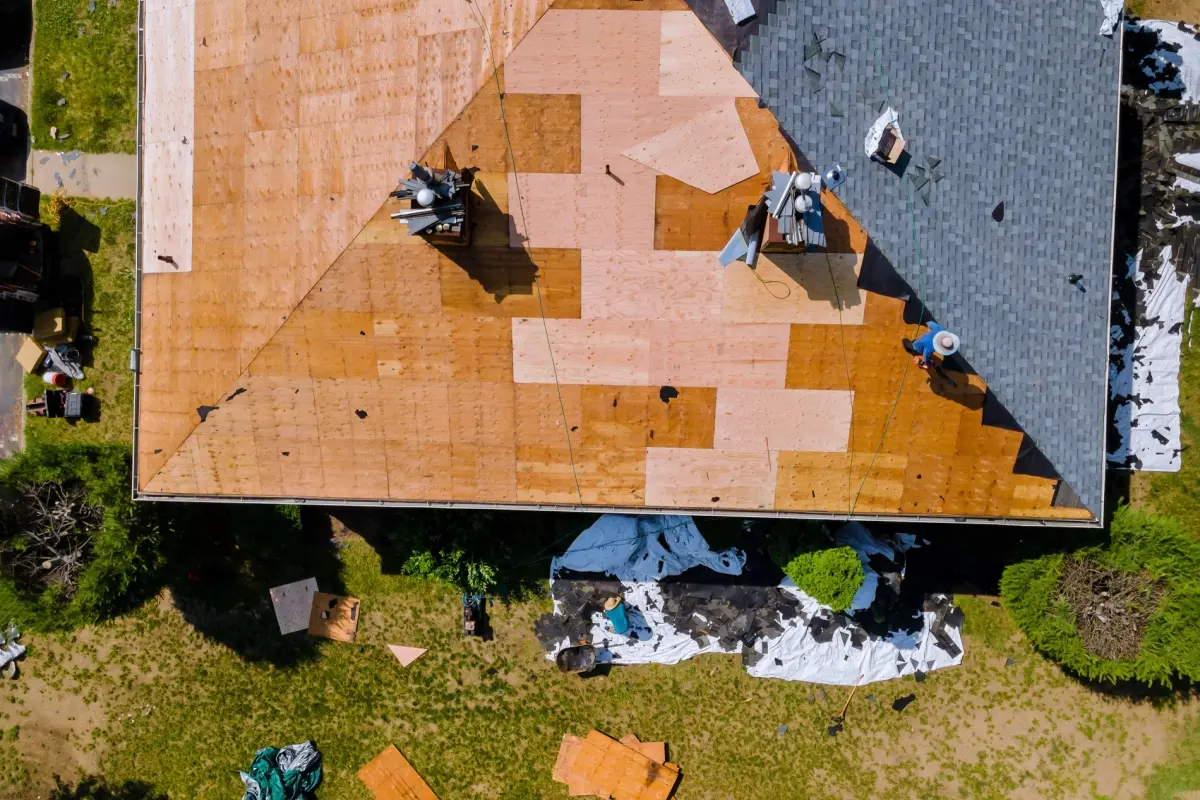 Roof pros working on shingle replacement.
